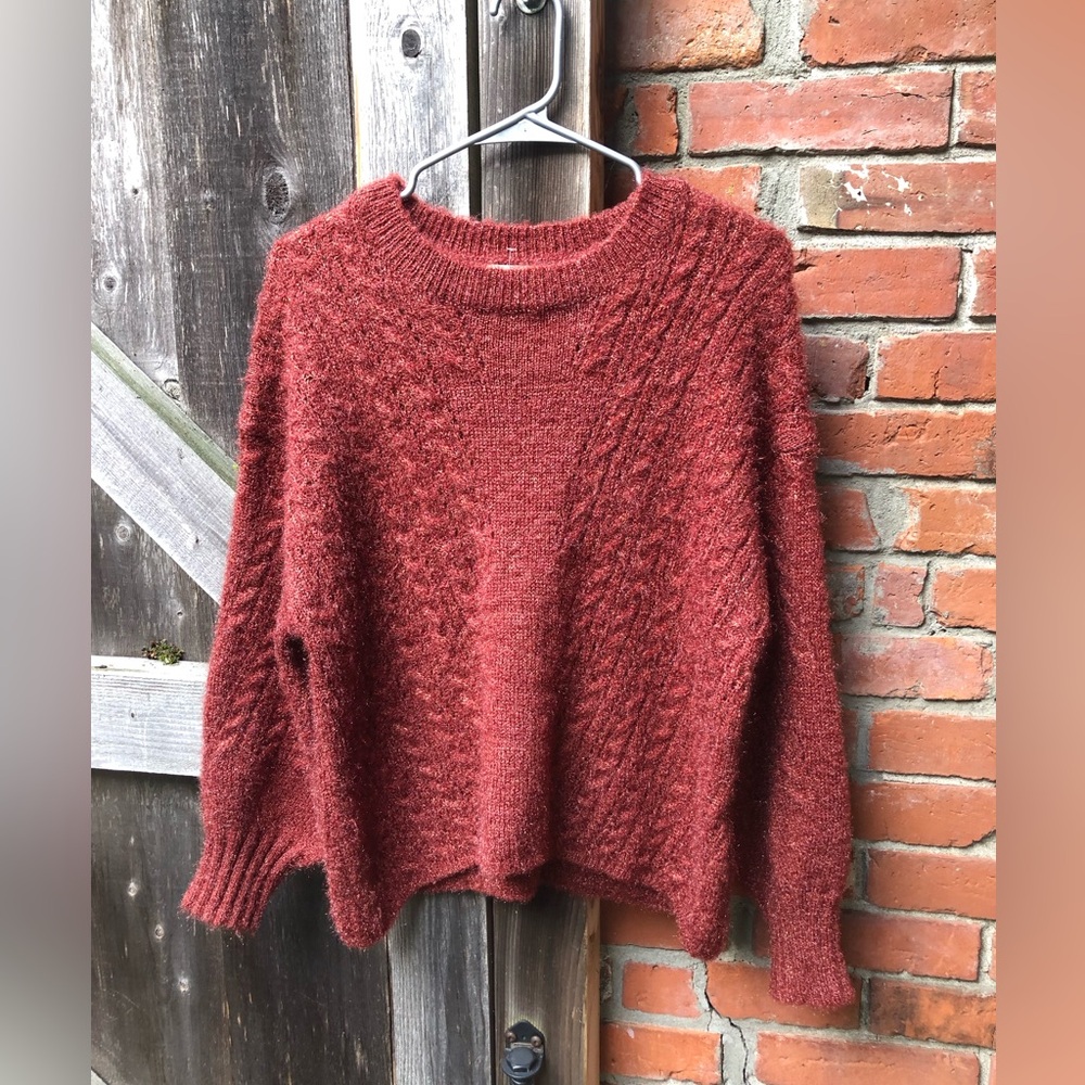 Women’s Cozy Rust Coloured Sweater Size Small ✨